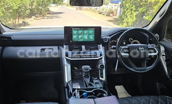 Buy Used Toyota Land Cruiser White Car in Dar es Salaam in Dar es Salaam Buy Used Toyota Land Cruiser White Car in Dar es Salaam in Dar es Salaam