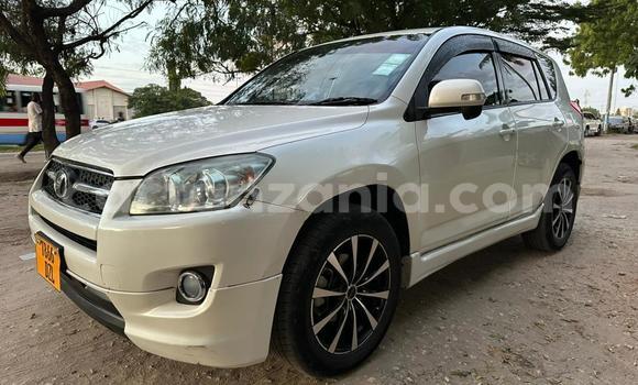 Nunua Ilio tumika Toyota RAV4 Nyeupe Gari ndani ya Dar es Salaam nchini Dar es Salaam Nunua Ilio tumika Toyota RAV4 Nyeupe Gari ndani ya Dar es Salaam nchini Dar es Salaam