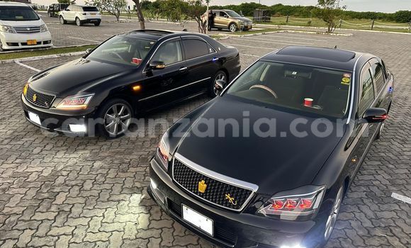 Buy Used Toyota Crown Black Car in Dar es Salaam in Dar es Salaam
