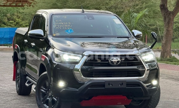 Nunua Ilio tumika Toyota Hiluxe VIGO Nyeusi Gari ndani ya Dar es Salaam nchini Dar es Salaam