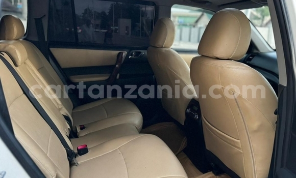 Buy Used Toyota Kluger White Car in Dar es Salaam in Dar es Salaam Buy Used Toyota Kluger White Car in Dar es Salaam in Dar es Salaam