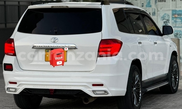 Buy Used Toyota Kluger White Car in Dar es Salaam in Dar es Salaam Buy Used Toyota Kluger White Car in Dar es Salaam in Dar es Salaam