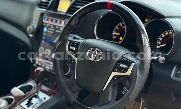 Buy Used Toyota Kluger White Car in Dar es Salaam in Dar es Salaam Buy Used Toyota Kluger White Car in Dar es Salaam in Dar es Salaam