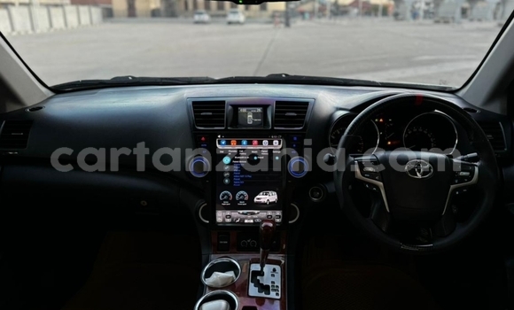 Buy Used Toyota Kluger White Car in Dar es Salaam in Dar es Salaam Buy Used Toyota Kluger White Car in Dar es Salaam in Dar es Salaam