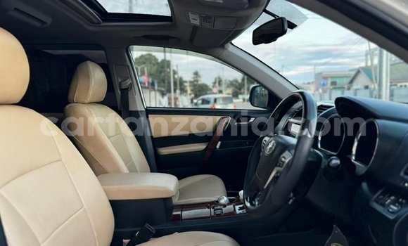 Buy Used Toyota Kluger White Car in Dar es Salaam in Dar es Salaam Buy Used Toyota Kluger White Car in Dar es Salaam in Dar es Salaam