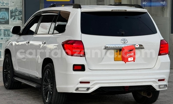 Buy Used Toyota Kluger White Car in Dar es Salaam in Dar es Salaam Buy Used Toyota Kluger White Car in Dar es Salaam in Dar es Salaam