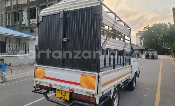 Buy Used Toyota Pickup White Car in Dar es Salaam in Dar es Salaam