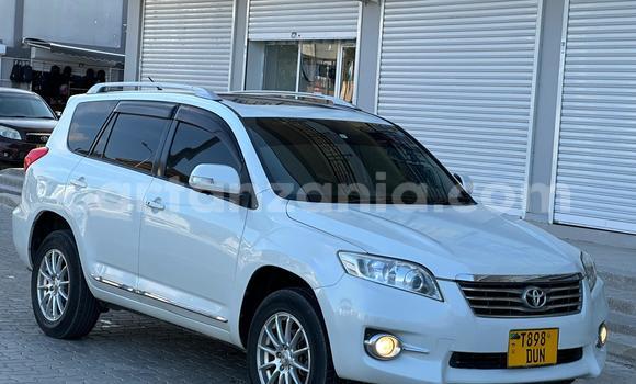 Buy Used Toyota Vanguard White Car in Dar es Salaam in Dar es Salaam