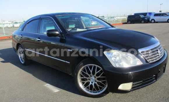 Nunua Ilio tumika Toyota Crown Nyeusi Gari ndani ya Dar es Salaam nchini Dar es Salaam