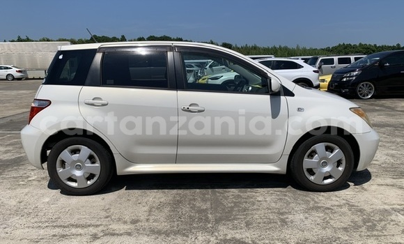 Buy Used Toyota IST White Car in Dar es Salaam in Dar es Salaam Buy Used Toyota IST White Car in Dar es Salaam in Dar es Salaam