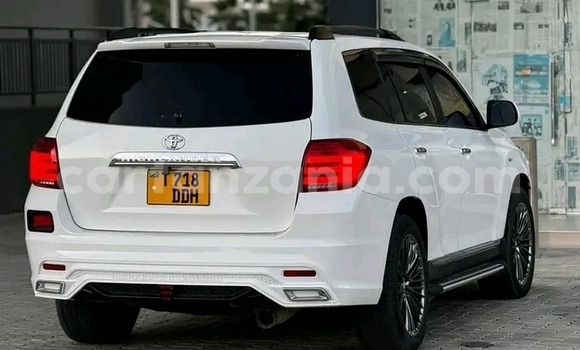 Buy Used Toyota Highlander White Car in Biharamulo in Kagera