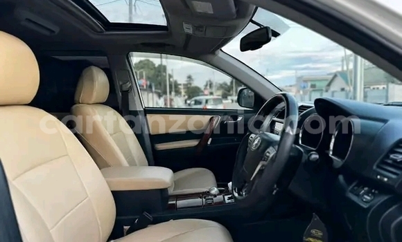 Buy Used Toyota Highlander White Car in Biharamulo in Kagera Buy Used Toyota Highlander White Car in Biharamulo in Kagera