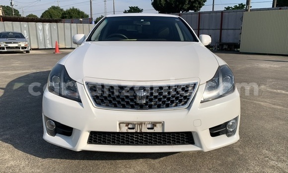 Buy Used Toyota Crown White Car in Dar es Salaam in Dar es Salaam Buy Used Toyota Crown White Car in Dar es Salaam in Dar es Salaam