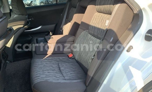 Buy Used Toyota Crown White Car in Dar es Salaam in Dar es Salaam Buy Used Toyota Crown White Car in Dar es Salaam in Dar es Salaam