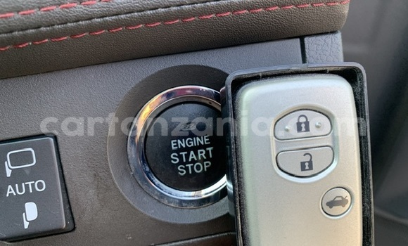 Buy Used Toyota Crown White Car in Dar es Salaam in Dar es Salaam Buy Used Toyota Crown White Car in Dar es Salaam in Dar es Salaam