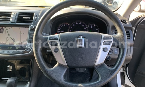 Buy Used Toyota Crown White Car in Dar es Salaam in Dar es Salaam Buy Used Toyota Crown White Car in Dar es Salaam in Dar es Salaam