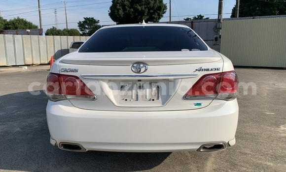 Buy Used Toyota Crown White Car in Dar es Salaam in Dar es Salaam Buy Used Toyota Crown White Car in Dar es Salaam in Dar es Salaam