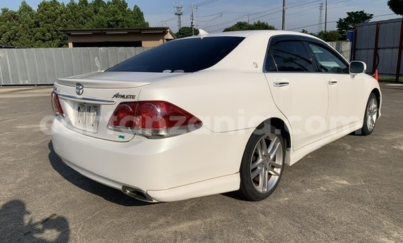 Buy Used Toyota Crown White Car in Dar es Salaam in Dar es Salaam Buy Used Toyota Crown White Car in Dar es Salaam in Dar es Salaam