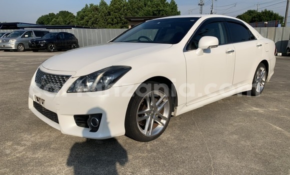 Buy Used Toyota Crown White Car in Dar es Salaam in Dar es Salaam Buy Used Toyota Crown White Car in Dar es Salaam in Dar es Salaam