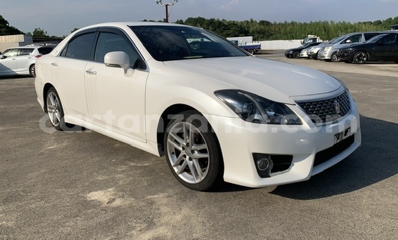 Buy Used Toyota Crown White Car in Dar es Salaam in Dar es Salaam Buy Used Toyota Crown White Car in Dar es Salaam in Dar es Salaam