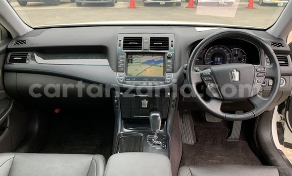 Nunua Ilio tumika Toyota Crown Nyeupe Gari ndani ya Dar es Salaam nchini Dar es Salaam Nunua Ilio tumika Toyota Crown Nyeupe Gari ndani ya Dar es Salaam nchini Dar es Salaam