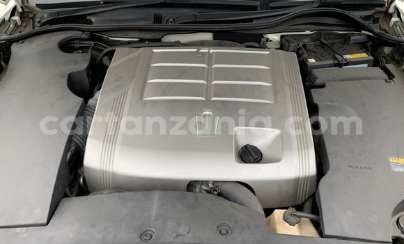 Nunua Ilio tumika Toyota Crown Nyeupe Gari ndani ya Dar es Salaam nchini Dar es Salaam Nunua Ilio tumika Toyota Crown Nyeupe Gari ndani ya Dar es Salaam nchini Dar es Salaam