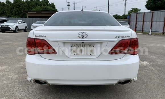 Nunua Ilio tumika Toyota Crown Nyeupe Gari ndani ya Dar es Salaam nchini Dar es Salaam Nunua Ilio tumika Toyota Crown Nyeupe Gari ndani ya Dar es Salaam nchini Dar es Salaam