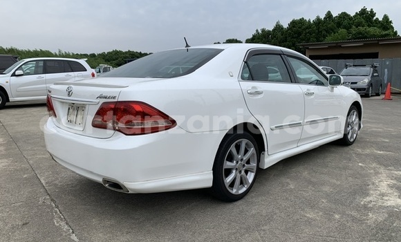 Nunua Ilio tumika Toyota Crown Nyeupe Gari ndani ya Dar es Salaam nchini Dar es Salaam Nunua Ilio tumika Toyota Crown Nyeupe Gari ndani ya Dar es Salaam nchini Dar es Salaam