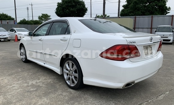 Nunua Ilio tumika Toyota Crown Nyeupe Gari ndani ya Dar es Salaam nchini Dar es Salaam Nunua Ilio tumika Toyota Crown Nyeupe Gari ndani ya Dar es Salaam nchini Dar es Salaam
