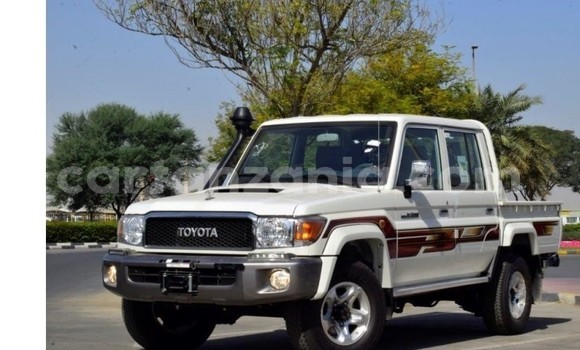 Nunua Ilio tumika Toyota Land Cruiser Nyeupe Gari ndani ya Dar es Salaam nchini Dar es Salaam