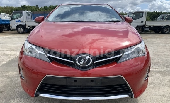 Nunua Ilio tumika Toyota Auris Nyekundu Gari ndani ya Arusha nchini Arusha