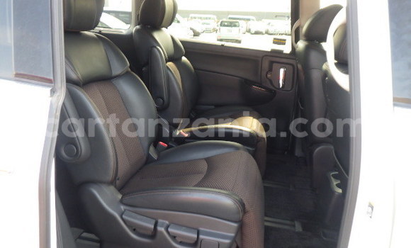 Nunua Ilio tumika Nissan Elgrand Nyeupe Gari ndani ya Arusha nchini Arusha Nunua Ilio tumika Nissan Elgrand Nyeupe Gari ndani ya Arusha nchini Arusha