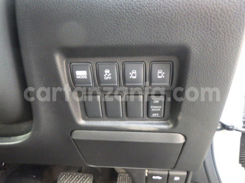 Big with watermark nissan elgrand arusha arusha 22710