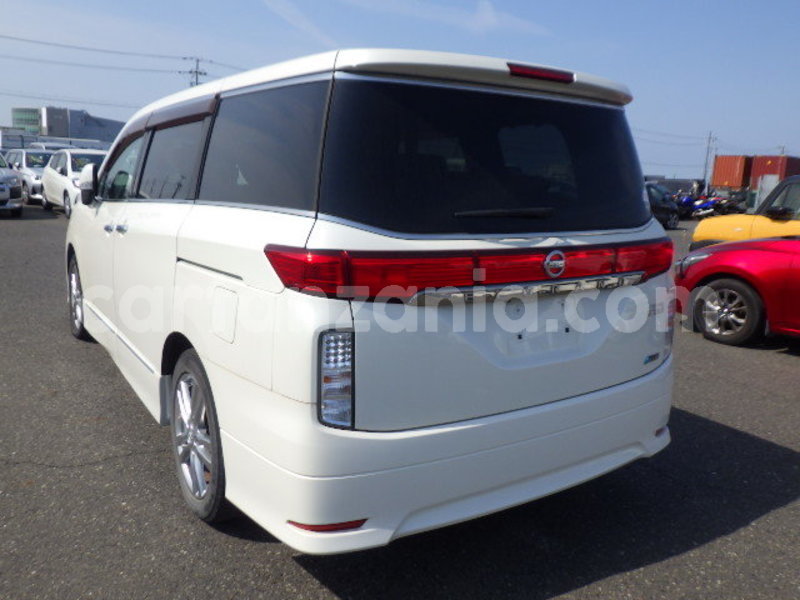 Big with watermark nissan elgrand arusha arusha 22710