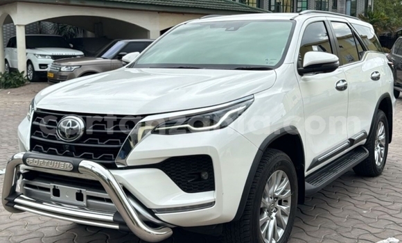 Buy Used Toyota Fortuner White Car in Dar es Salaam in Dar es Salaam Buy Used Toyota Fortuner White Car in Dar es Salaam in Dar es Salaam