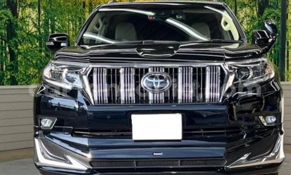 Nunua Ilio tumika Toyota Land Cruiser Prado Nyeusi Gari ndani ya Dar es Salaam nchini Dar es Salaam