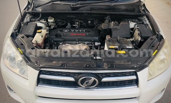 Nunua Ilio tumika Toyota RAV4 Nyeupe Gari ndani ya Dar es Salaam nchini Dar es Salaam Nunua Ilio tumika Toyota RAV4 Nyeupe Gari ndani ya Dar es Salaam nchini Dar es Salaam