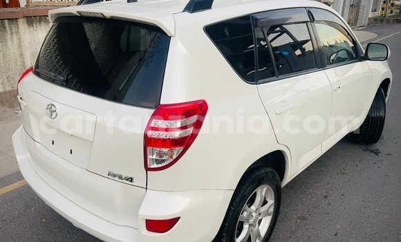 Nunua Ilio tumika Toyota RAV4 Nyeupe Gari ndani ya Dar es Salaam nchini Dar es Salaam Nunua Ilio tumika Toyota RAV4 Nyeupe Gari ndani ya Dar es Salaam nchini Dar es Salaam