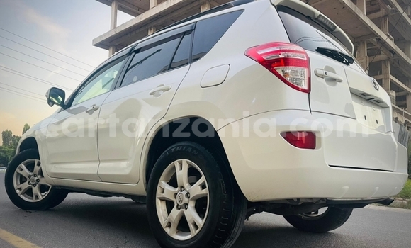 Nunua Ilio tumika Toyota RAV4 Nyeupe Gari ndani ya Dar es Salaam nchini Dar es Salaam Nunua Ilio tumika Toyota RAV4 Nyeupe Gari ndani ya Dar es Salaam nchini Dar es Salaam