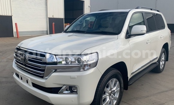 Nunua Ilio tumika Toyota Land Cruiser Nyeupe Gari ndani ya Dar es Salaam nchini Dar es Salaam Nunua Ilio tumika Toyota Land Cruiser Nyeupe Gari ndani ya Dar es Salaam nchini Dar es Salaam