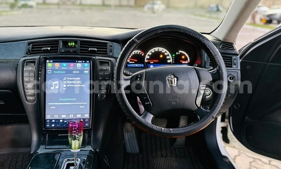 Nunua Ilio tumika Toyota Crown Nyeupe Gari ndani ya Dar es Salaam nchini Dar es Salaam Nunua Ilio tumika Toyota Crown Nyeupe Gari ndani ya Dar es Salaam nchini Dar es Salaam