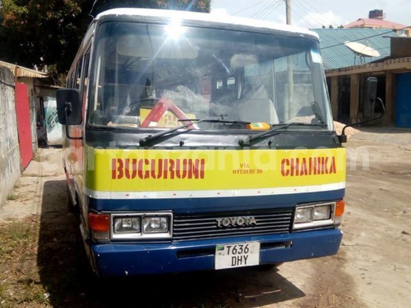 Nunua ilio tumika toyota coaster nyingine gari ndani ya dar es