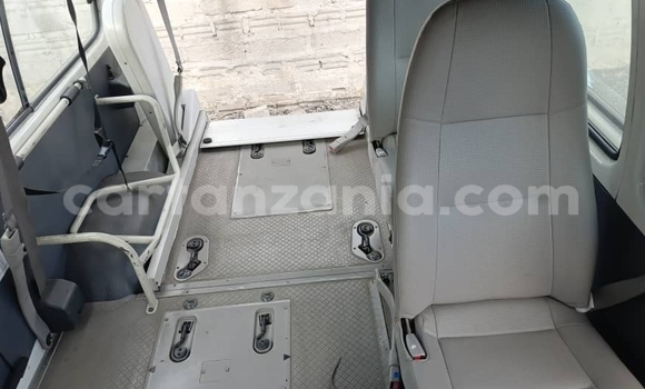 Nunua Mpya Toyota Hiace Nyeupe Gari ndani ya Dar es Salaam nchini Dar es Salaam Nunua Mpya Toyota Hiace Nyeupe Gari ndani ya Dar es Salaam nchini Dar es Salaam
