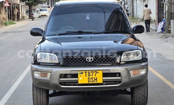 Nunua Ilio tumika Toyota RAV4 Nyeusi Gari ndani ya Dar es Salaam nchini Dar es Salaam