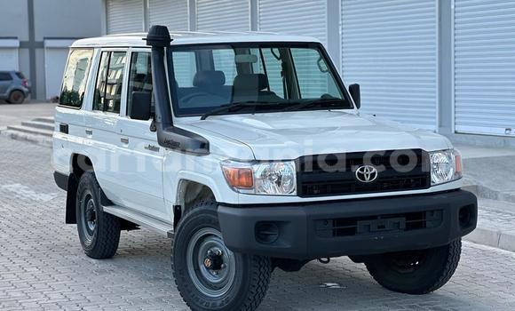 Nunua Ilio tumika Toyota Land Cruiser Nyeupe Gari ndani ya Dar es Salaam nchini Dar es Salaam