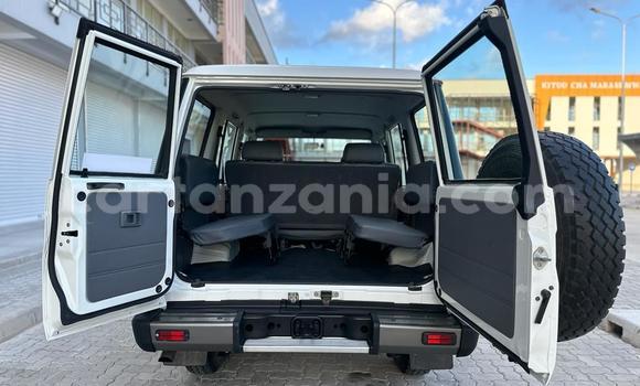 Buy Used Toyota Land Cruiser White Car in Dar es Salaam in Dar es Salaam Buy Used Toyota Land Cruiser White Car in Dar es Salaam in Dar es Salaam
