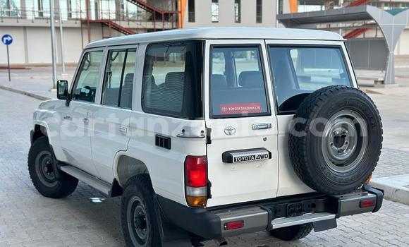 Buy Used Toyota Land Cruiser White Car in Dar es Salaam in Dar es Salaam Buy Used Toyota Land Cruiser White Car in Dar es Salaam in Dar es Salaam