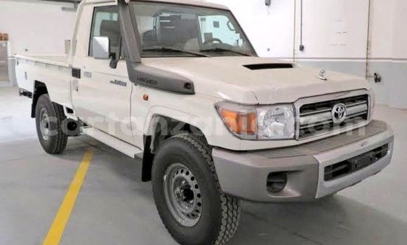 Buy Used Toyota Land Cruiser White Car in Dar es Salaam in Dar es Salaam