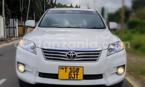 Nunua Ilio tumika Toyota Vanguard Nyeupe Gari ndani ya Bagamoyo nchini Pwani