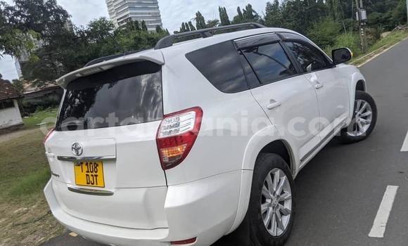 Buy Used Toyota Vanguard White Car in Bagamoyo in Pwani Buy Used Toyota Vanguard White Car in Bagamoyo in Pwani